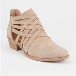 Qupid cutout booties